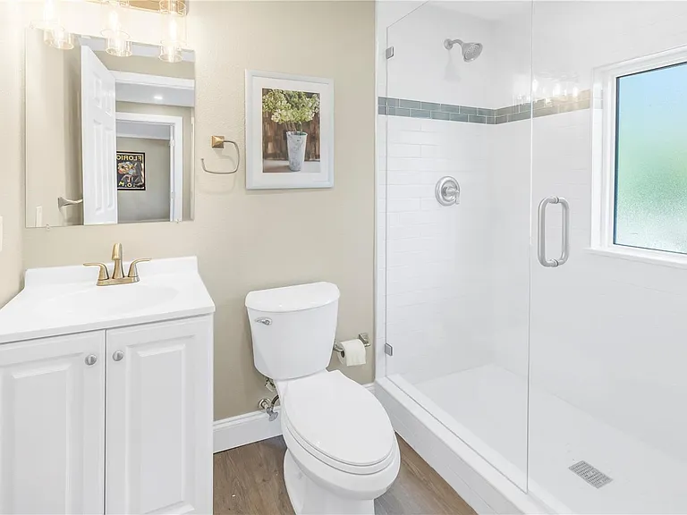 610 Cordova Blvd NE — Photo 26