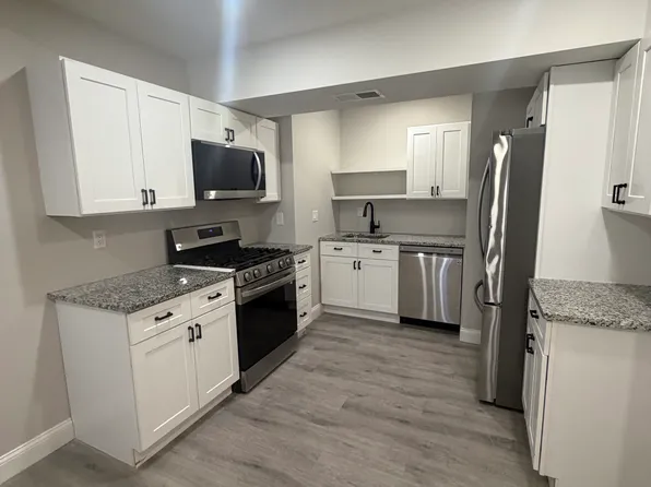 13 Pierce St, Hyde Park, MA