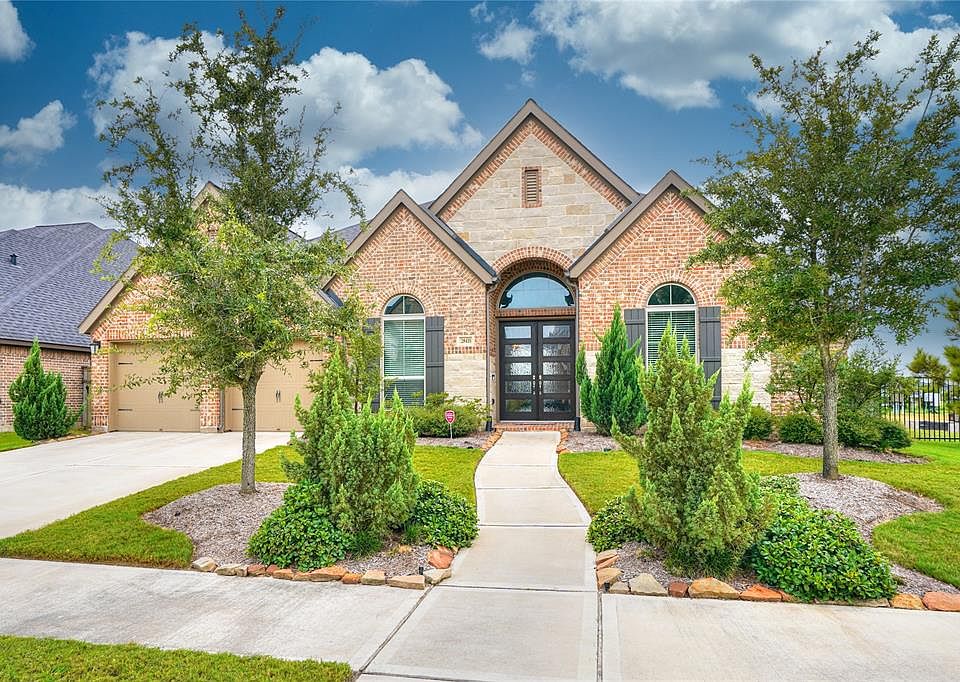 1st image of 28435 Evergreen Cove Ln