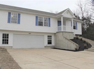 897 Stone Gate Dr, De Soto, MO 63020