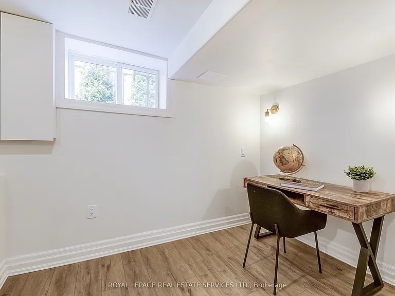 351 Strathcona Dr — Photo 35