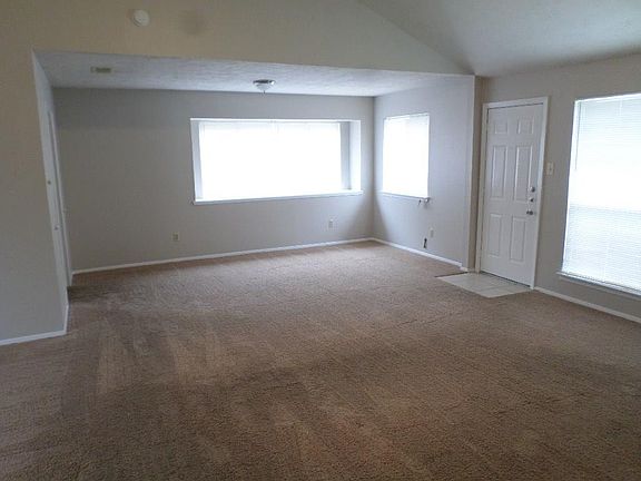 4th image of 7310 Maple Walk Dr