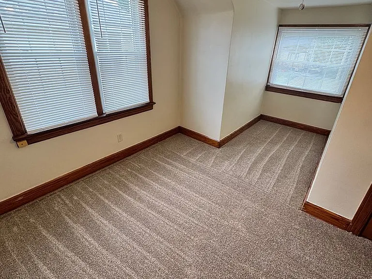 832 Lawrence Ave — Photo 14