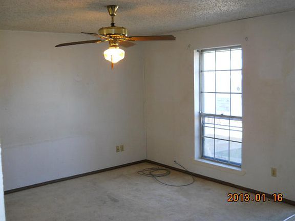3rd image of 1075 Golden Gate Cir