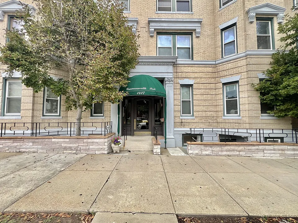 1427 Commonwealth Ave #204