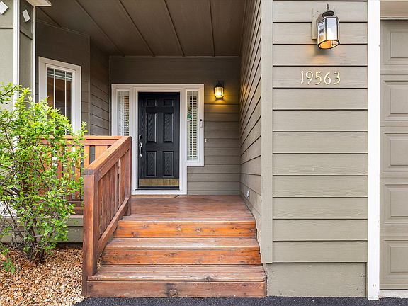 2nd image of 19563 Meadowbrook Dr