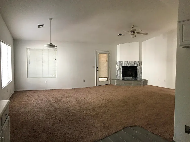 271 S 16th Ave — Photo 4
