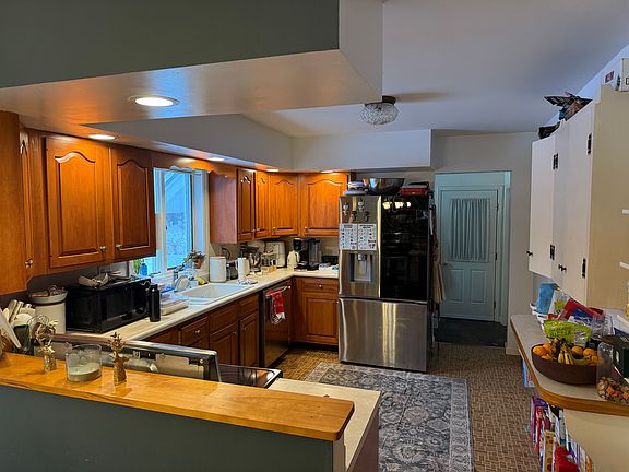 3rd image of 2 Maplewood Ln