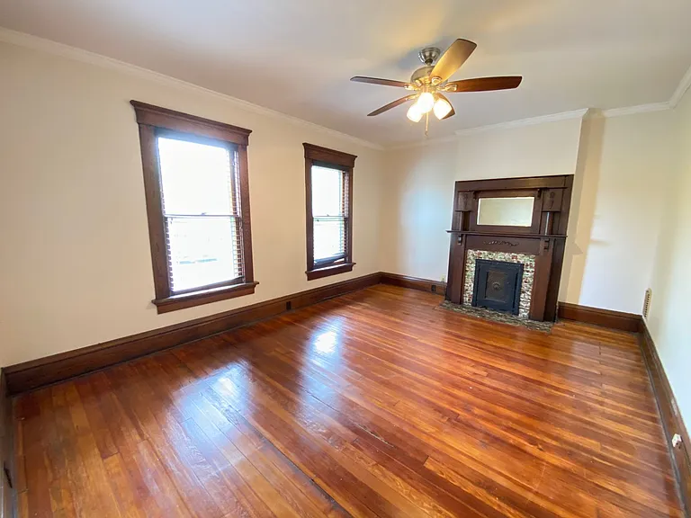Hunter Ave 1045-1047 GW2 — Photo 17