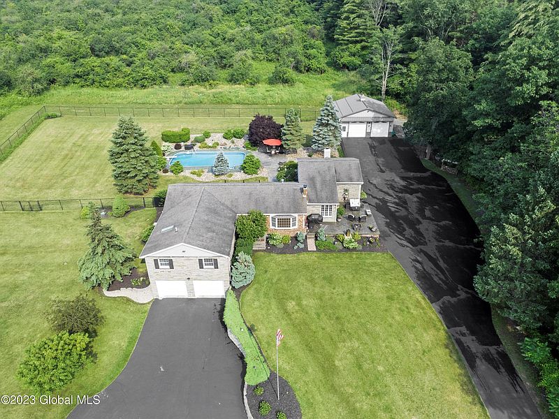 2nd image of 6677 Dunnsville Road