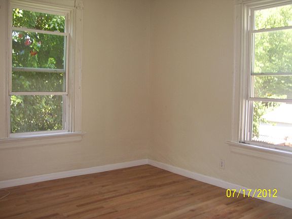 3rd image of 4755 Woodlawn Ave
