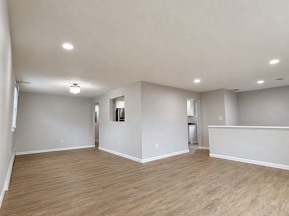 2nd image of 101 Rumney Rd #2