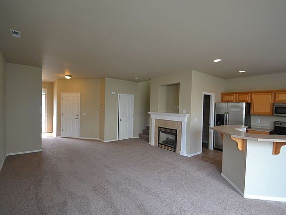 5th image of 4035 Heritage Ave E