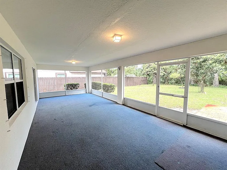 106 Point Of Woods Dr — Photo 36