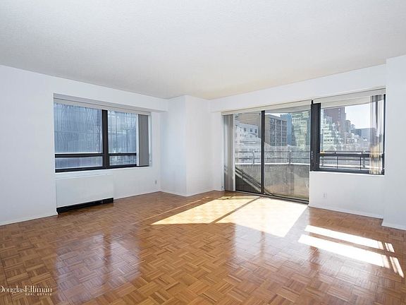 3rd image of 240 E 47th St APT 16E
