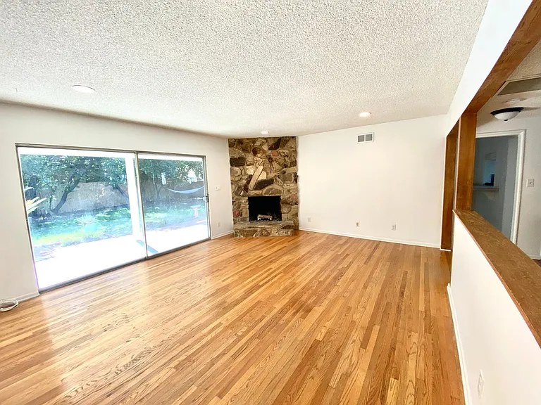 18246 Sunburst St — Photo 5