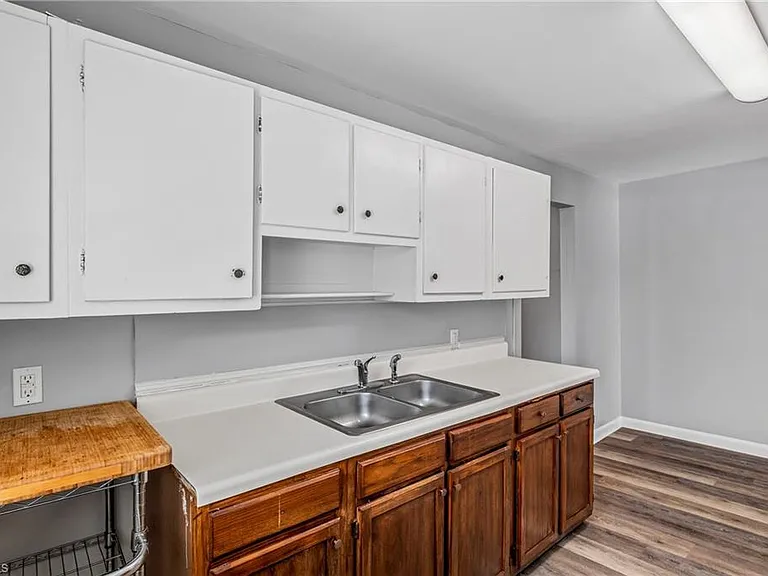 720 S Elam Ave — Photo 9