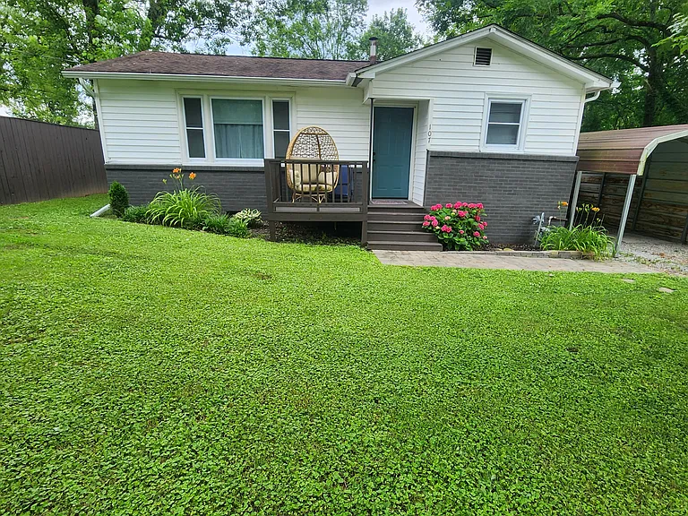107 Lee Village Dr — Photo 1