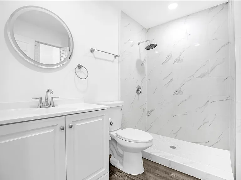 1730 Avenue C NE — Photo 5