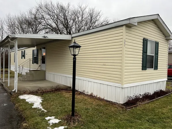563 Continental Ln, New Castle, PA 16101