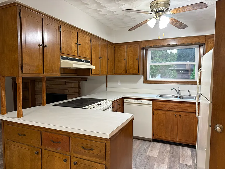 6020 Skyline Dr — Photo 8