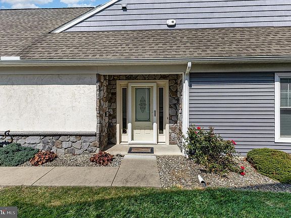 3rd image of 1007 Great Hall Dr