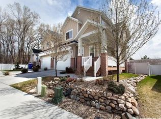 594 E Park Plaza Pl, Midvale, UT 84047