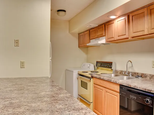 1413-15 McCain Ln #1415, Manhattan, KS 66502