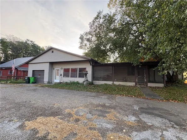 101 McConnell St, Uhrichsville, OH 44683