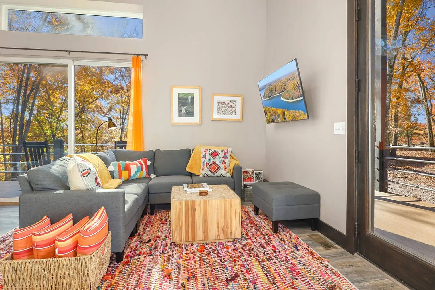 2 bed, 2.0 bath, 1237 sqft, $4,929 — Photo 3
