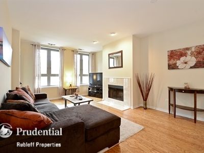 400 N Clinton St APT 606, Chicago, IL, 60654