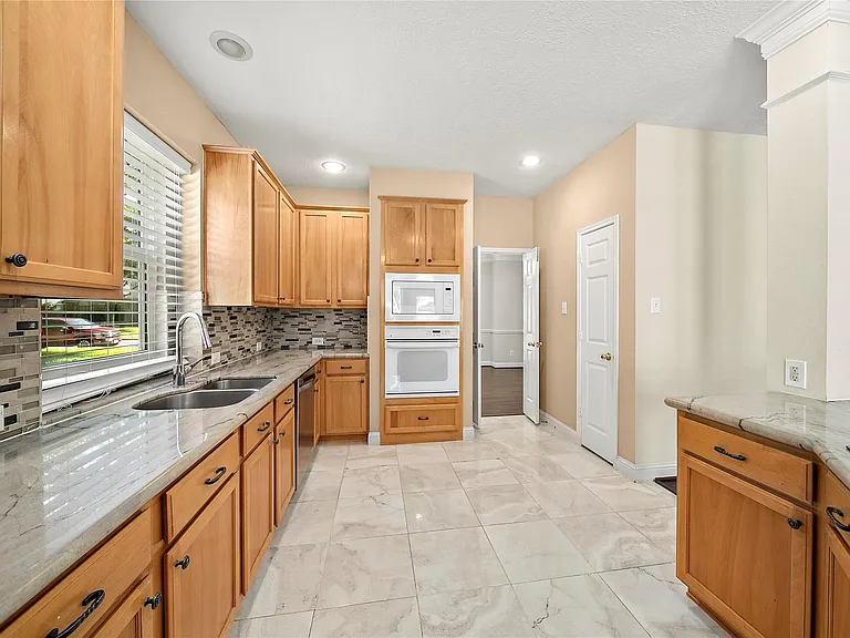 22430 Water Edge Ln — Photo 12