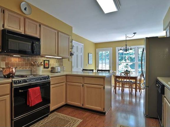 3rd image of 6620 Autumnwood Dr
