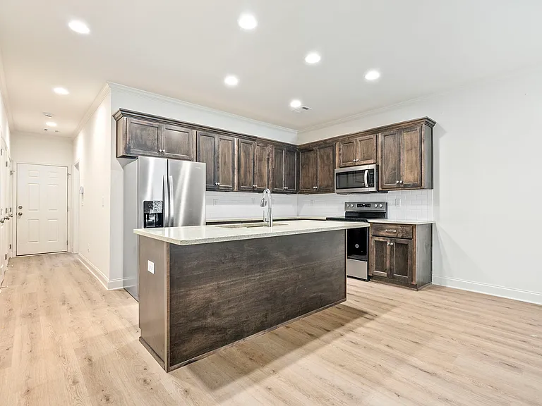 762 N Donahue Dr #3 — Photo 13