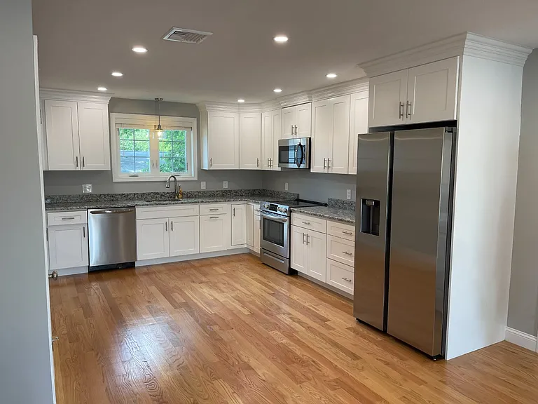 1093 Main St #3 — Photo 13