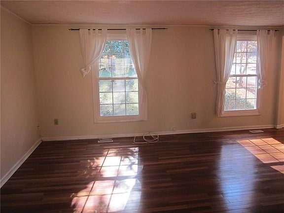 4th image of 2401 N Forest Dr