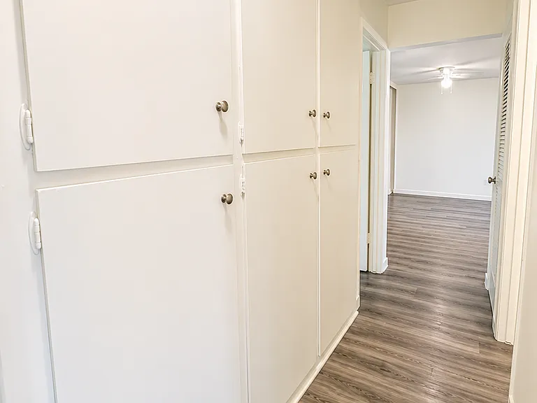 Lynrose Manor Apartments — Photo 45
