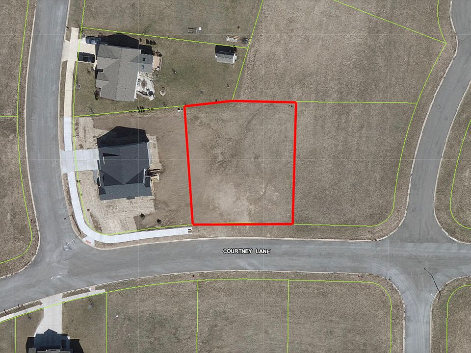 2nd image of 910 Courtney Ln