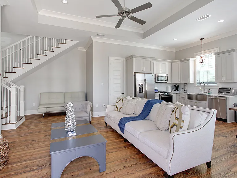 1419 Esplanade Ave — Photo 2