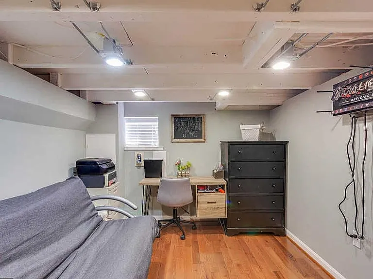 102 E Randall St — Photo 21