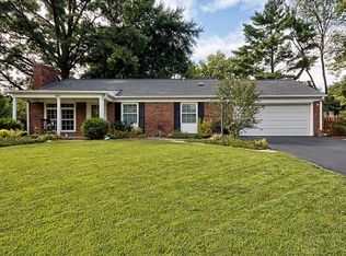 943 Newport Ln, Ballwin, MO 63011