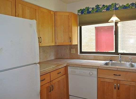 4th image of 350 Grovers Ave Unit 3A
