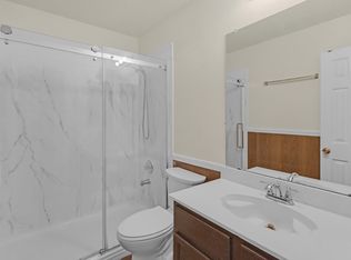 202 Matlock Meadow Dr, Arlington, TX 76002