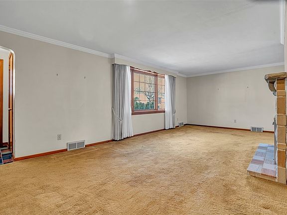 4th image of 212 Lexington Dr