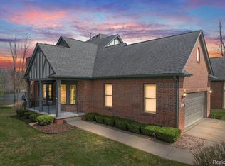 71 Burniah Ln, Lake Orion, MI