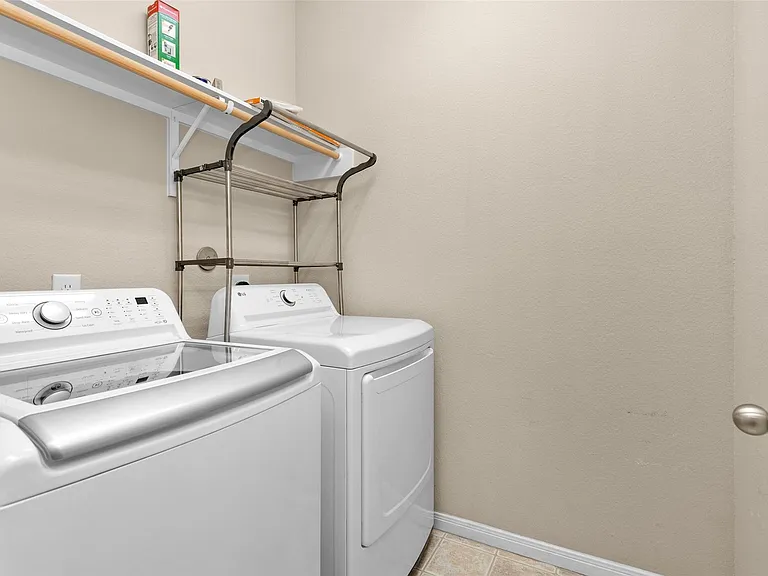 9419 Elliotts Ct — Photo 24