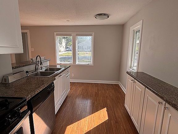 Kitchen with breakfast nook 