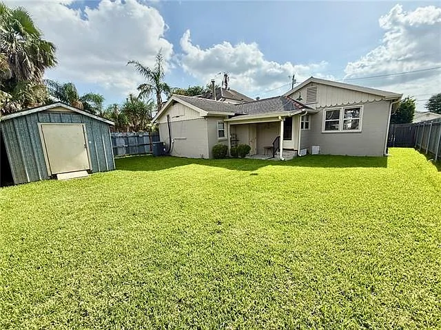 537 E William David Pkwy — Photo 18