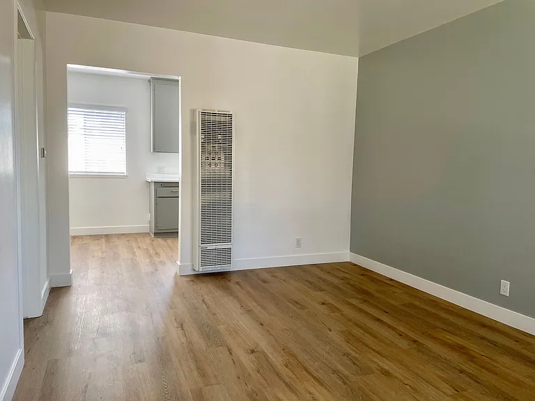 2604-2606 S Aviation Blvd — Photo 9