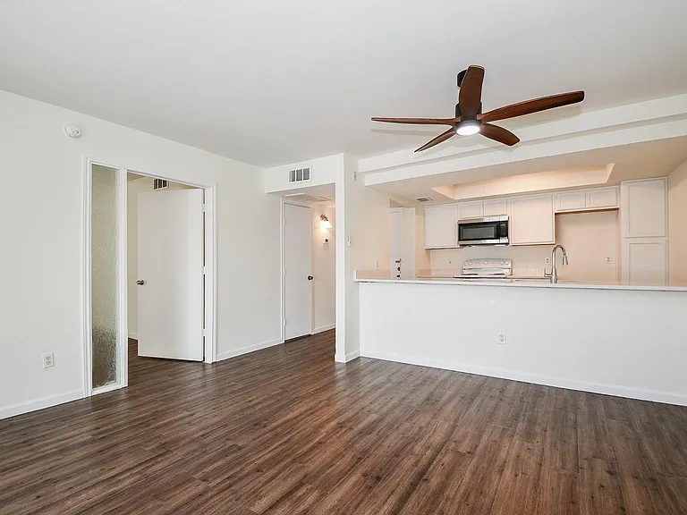2824 S Bartell Dr #311 — Photo 4